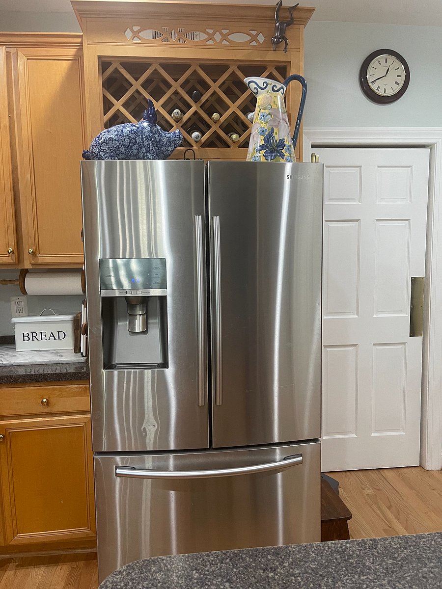 Kitchen with French Door Fridge