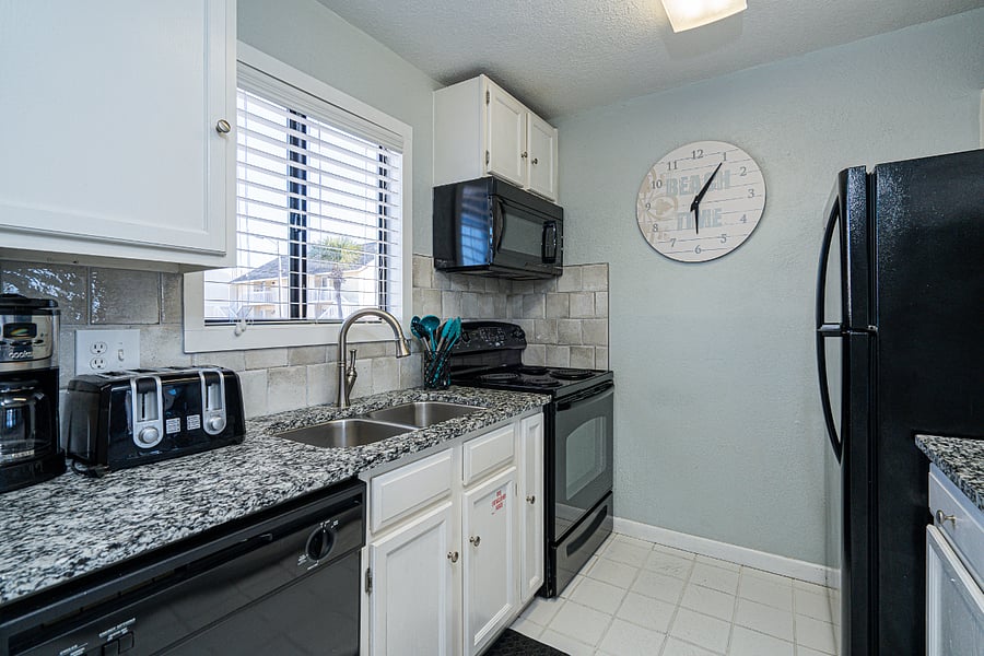 Charming kitchen complete with modern amenities
