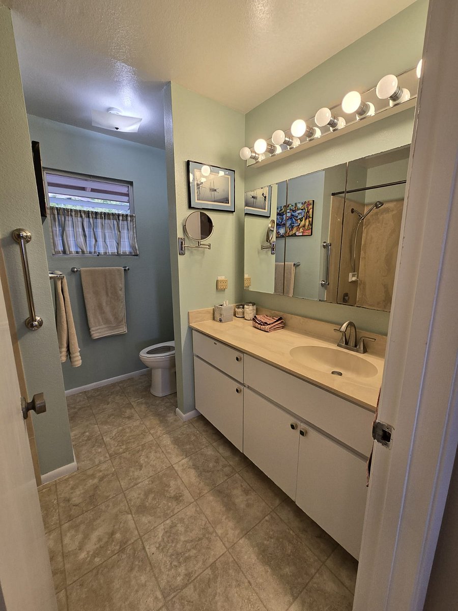 Private primary bathroom upstairs
