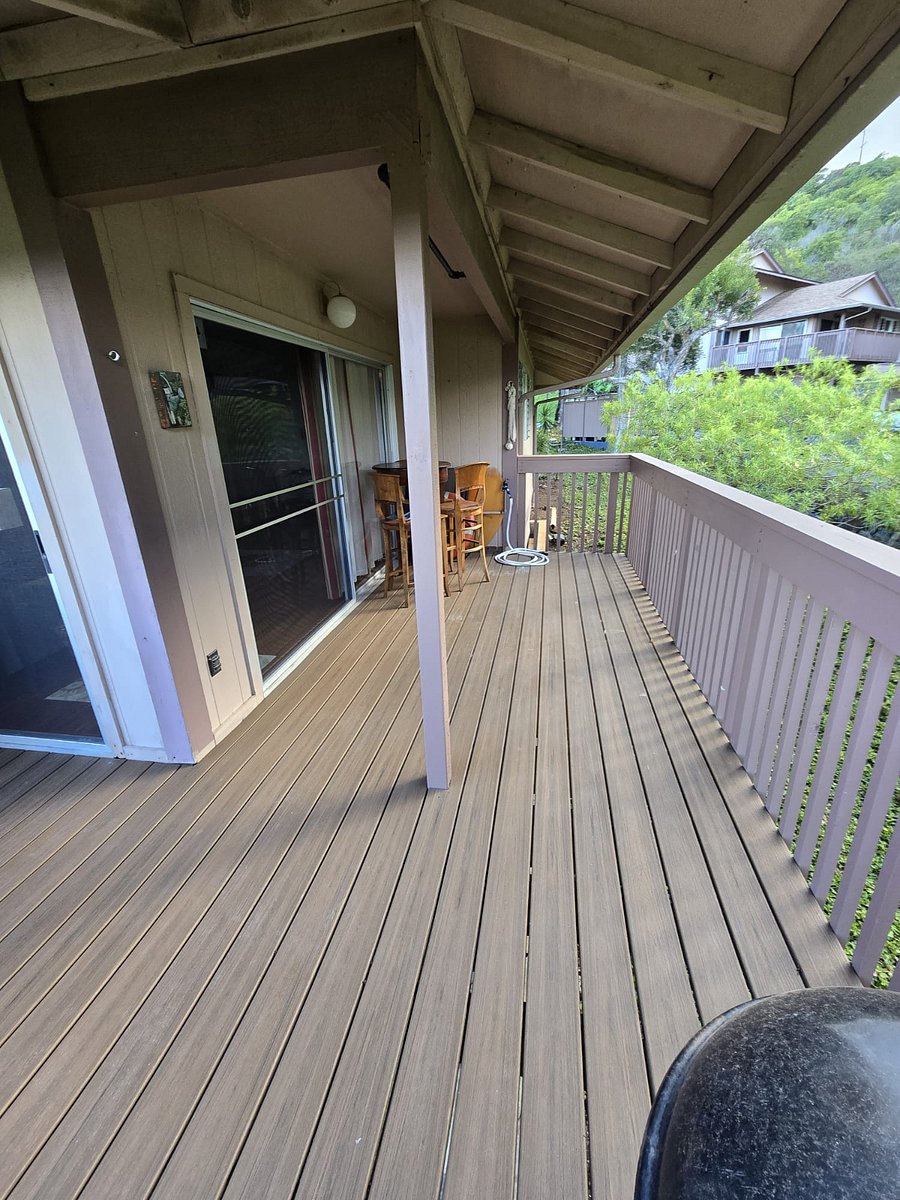 The lanai has no exit to the ground.