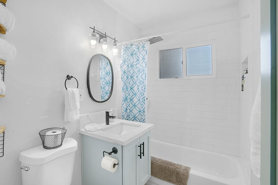 Bathroom with modern decor and tub/shower combo