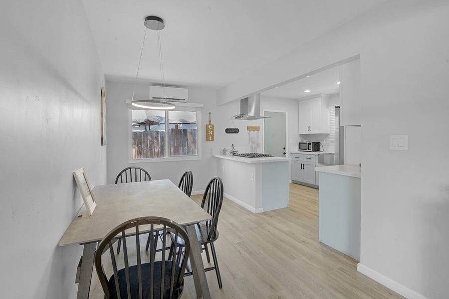 Dinning Area and Kitchen Bar