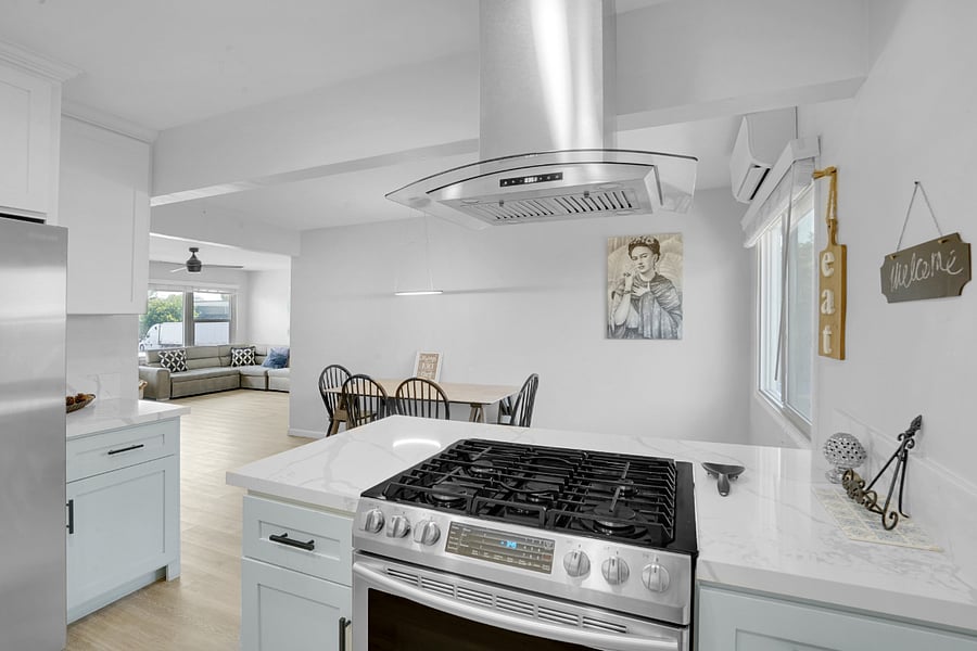 Kitchen and Dinning Area