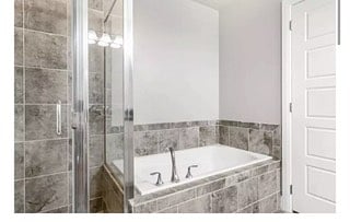 tub in master bathroom