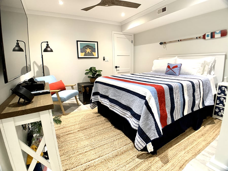 Second bedroom with cozy sitting area