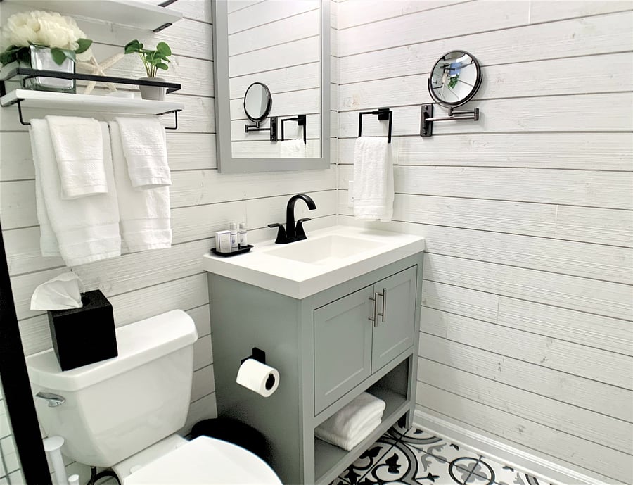 Different view of the master bathroom.