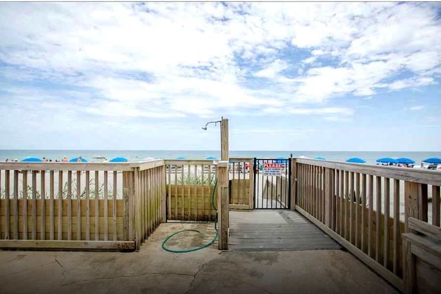Outdoor shower from the beach to the pool area