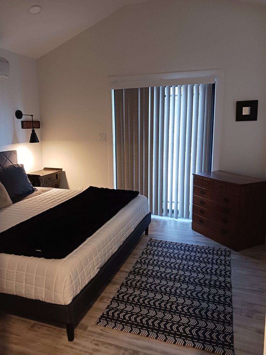 Relax in your comfy king size Tempurpedic..