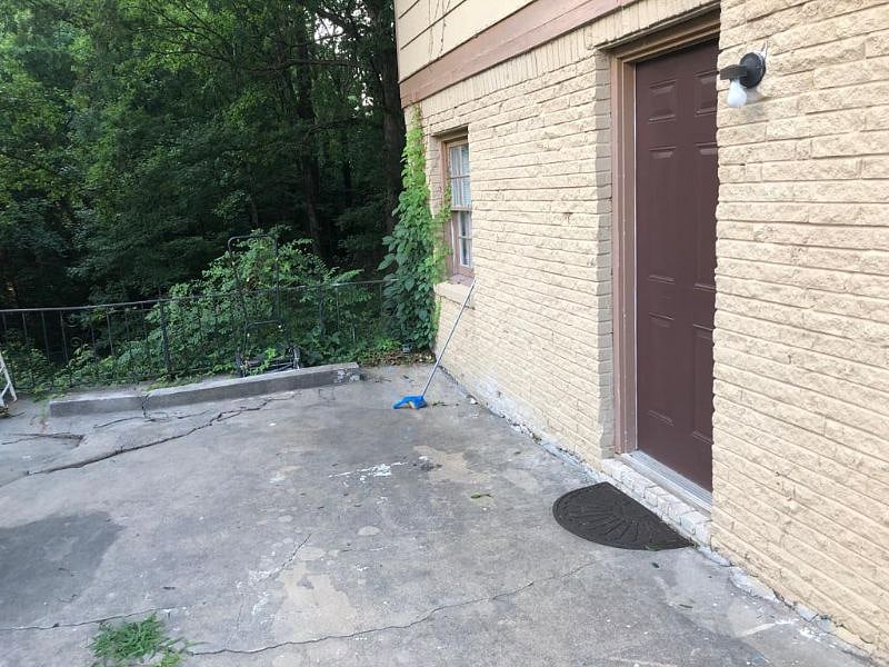 Unit's entrance