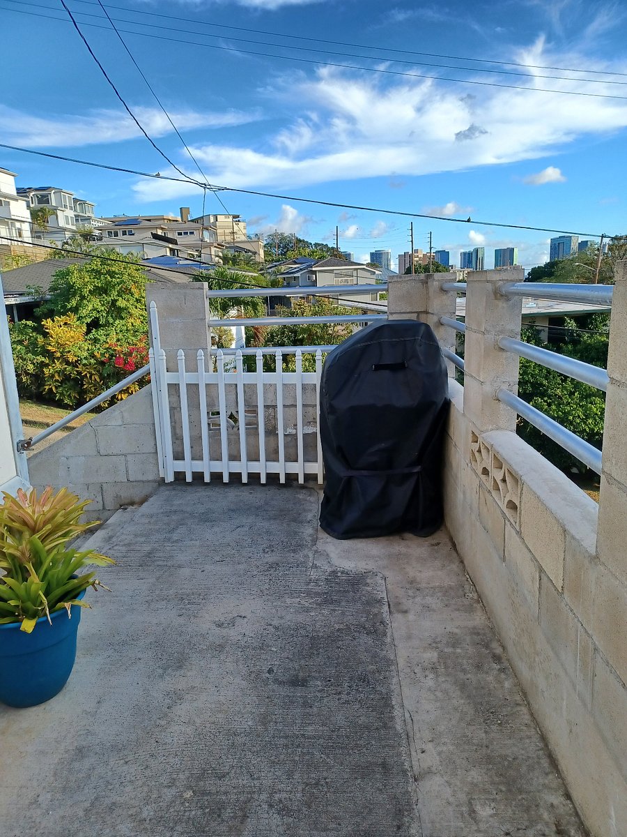 Bbq grill on front lanai