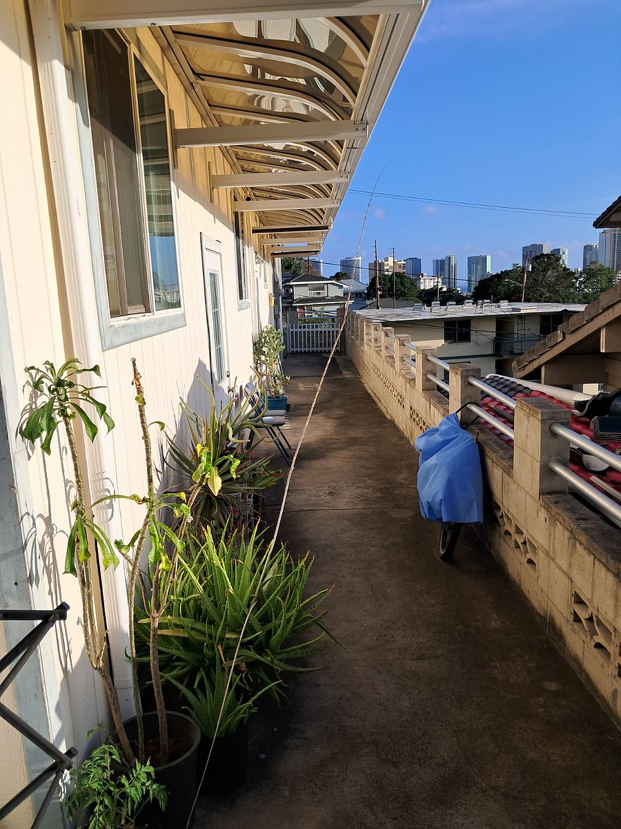 Walkway/Lanai