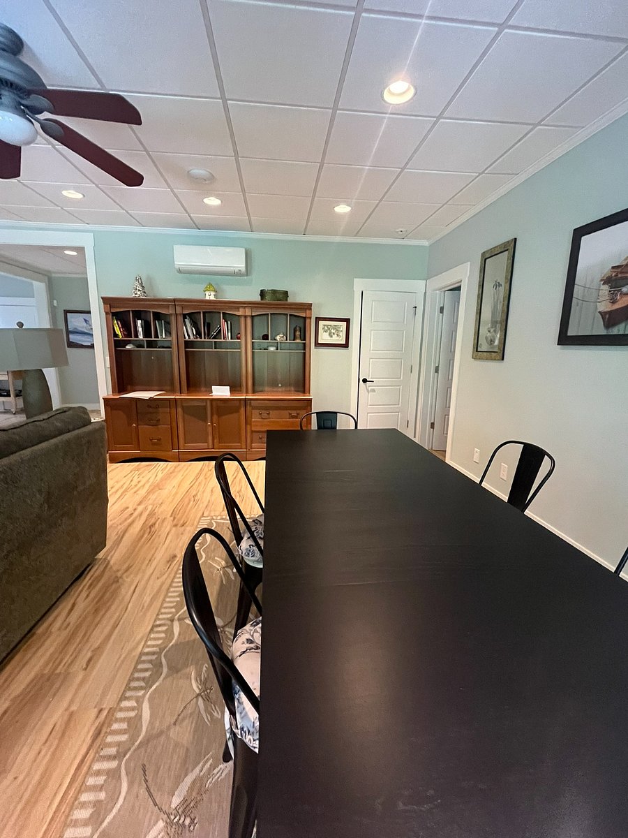 Dining Area - Seats Six