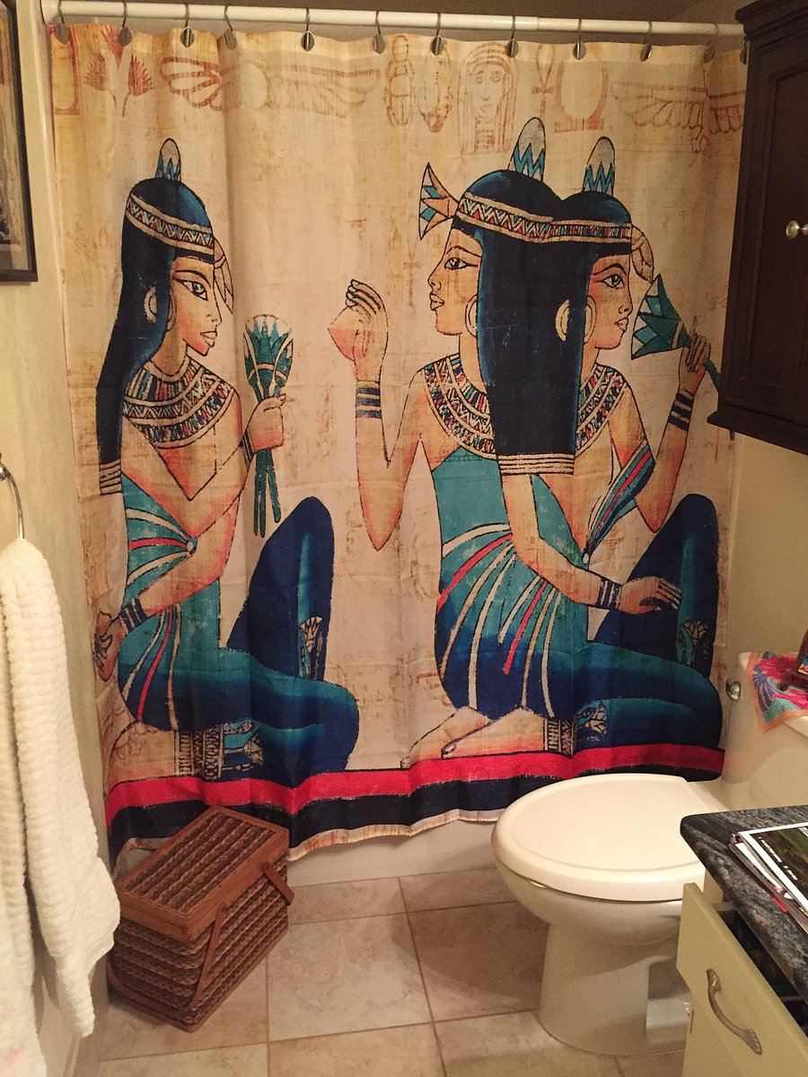 Guest Bathroom 
Bathtub/shower  