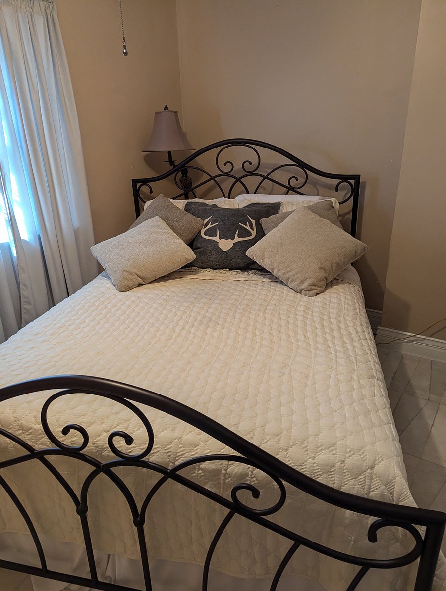 Bedroom #1 Queen bed