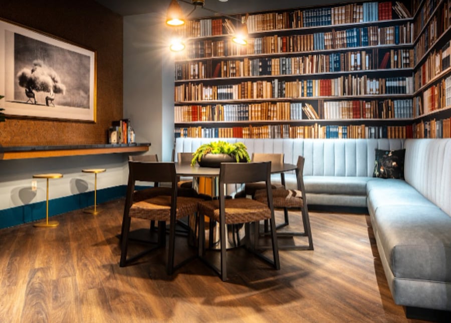 Several shared working spaces with wifi, perfect for work from home