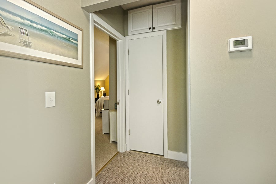 #10 3rd floor hallway to guest rooms & bathroom
