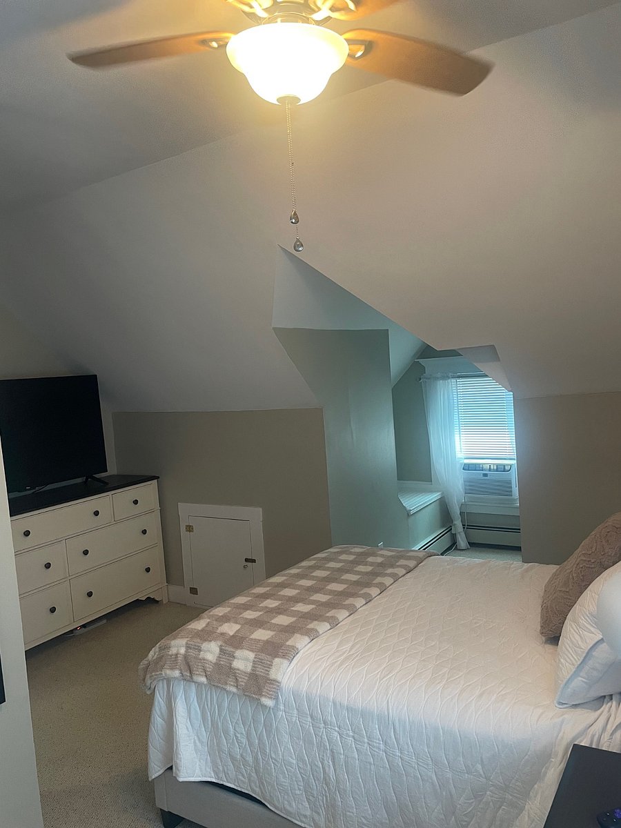 #10 3rd floor back guest bedroom