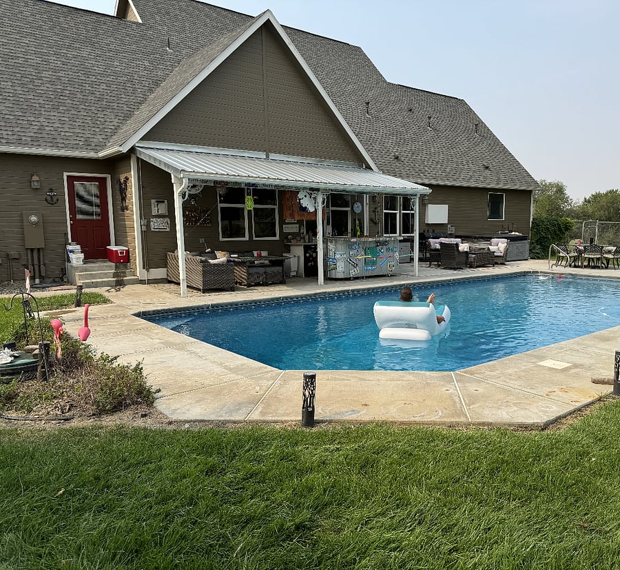 Pool and TikiBar area