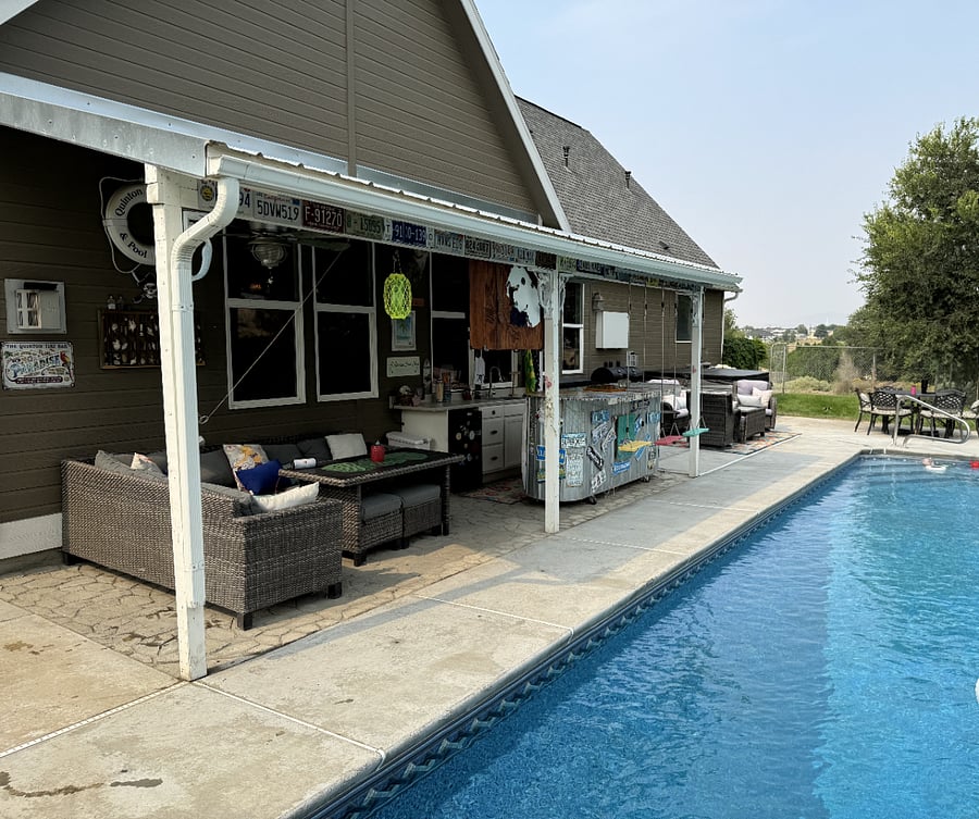 Pool and TikiBar area