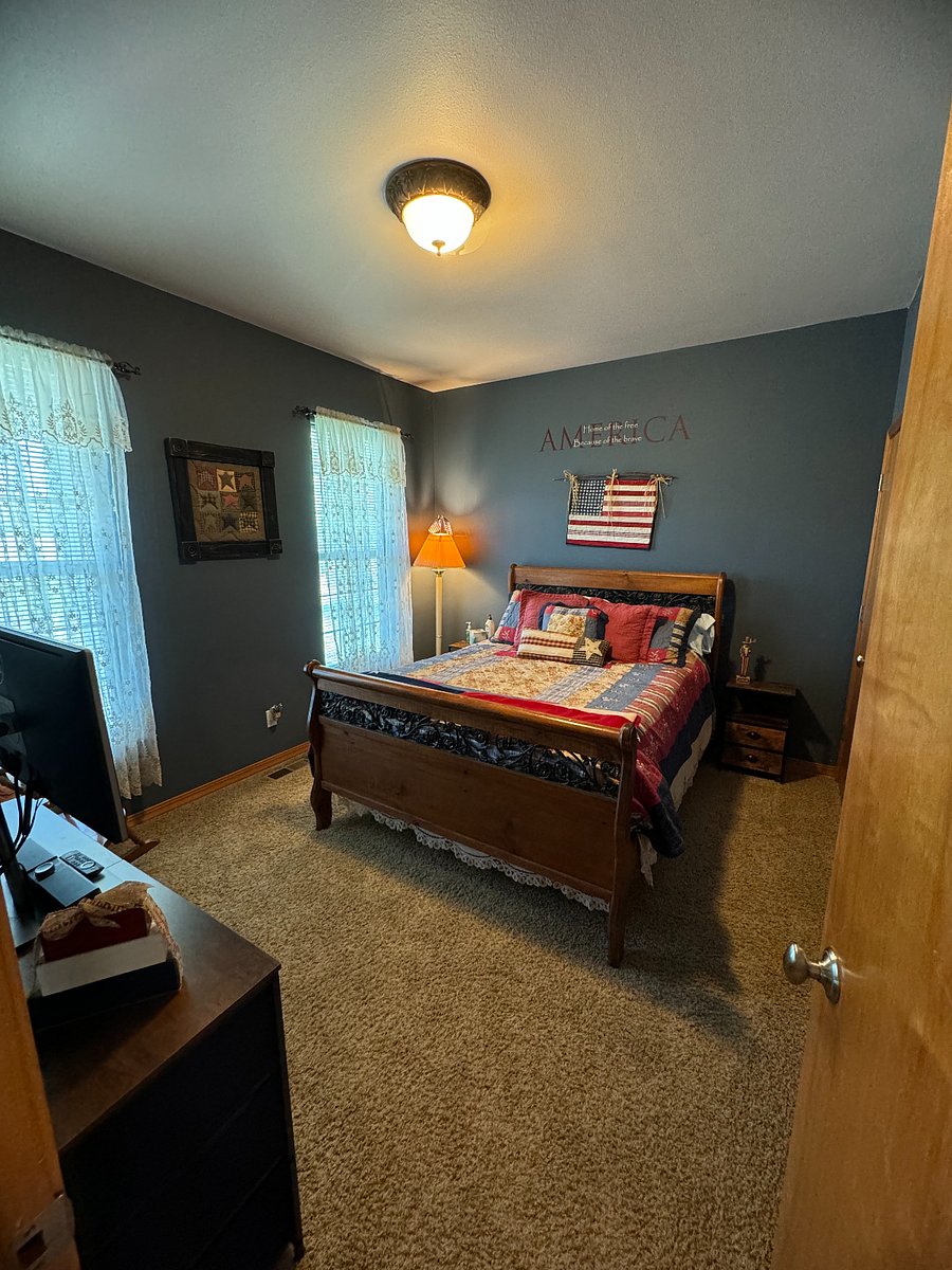 Bedroom #2 (Blue) Queen sized bed