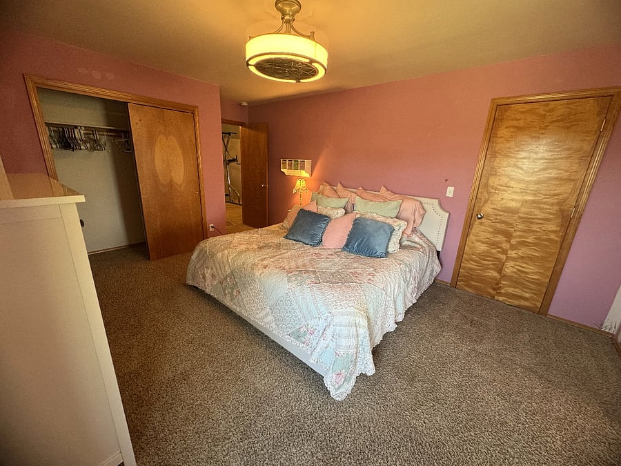 Bedroom #4 (Pink) King Sized bed