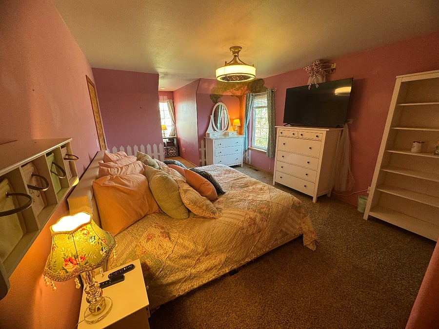 Bedroom #4 (Pink) King Sized bed