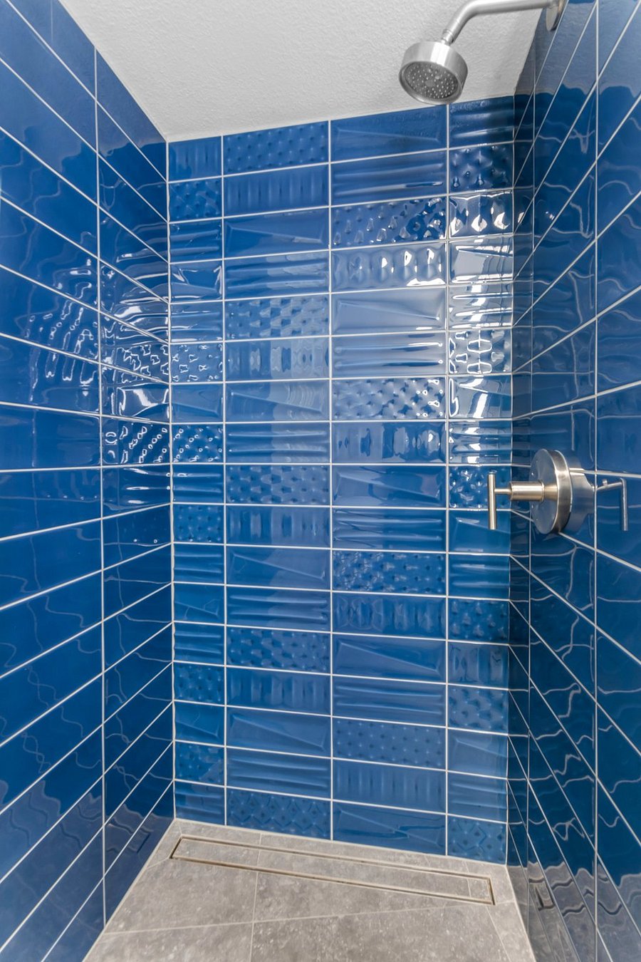 Hall bath - Shower
