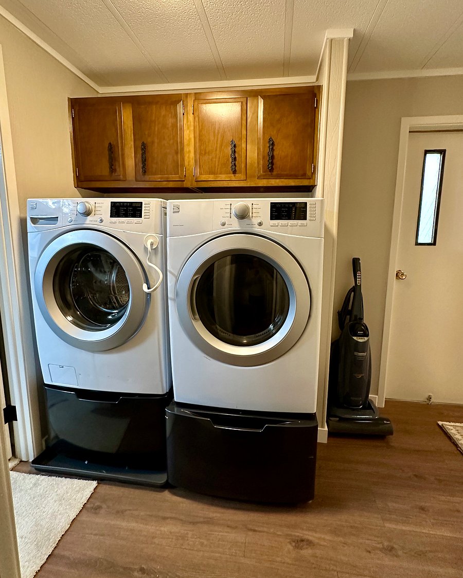 Hall Laundry
