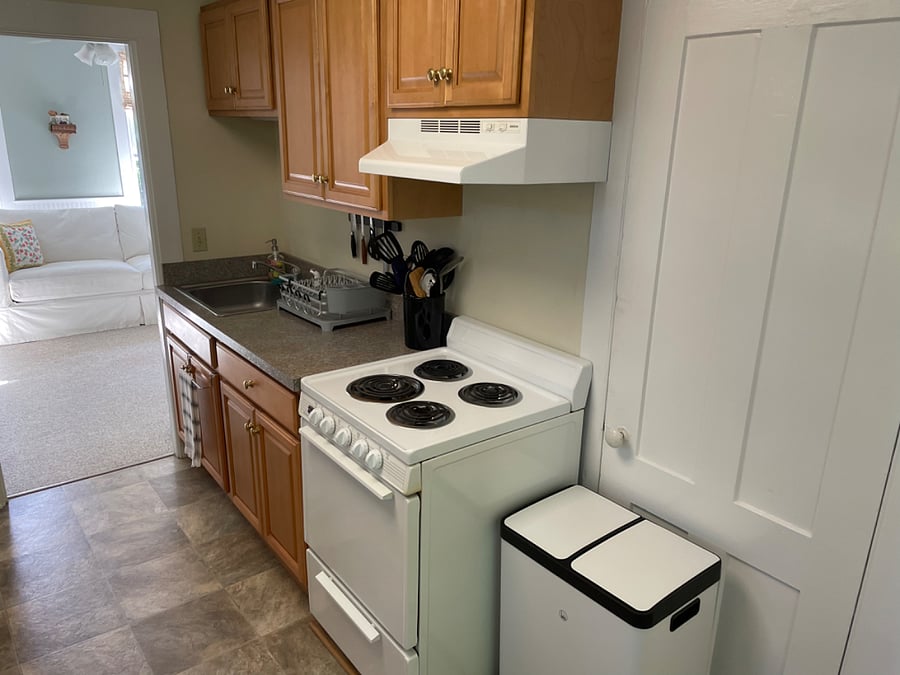 eat-in kitchen