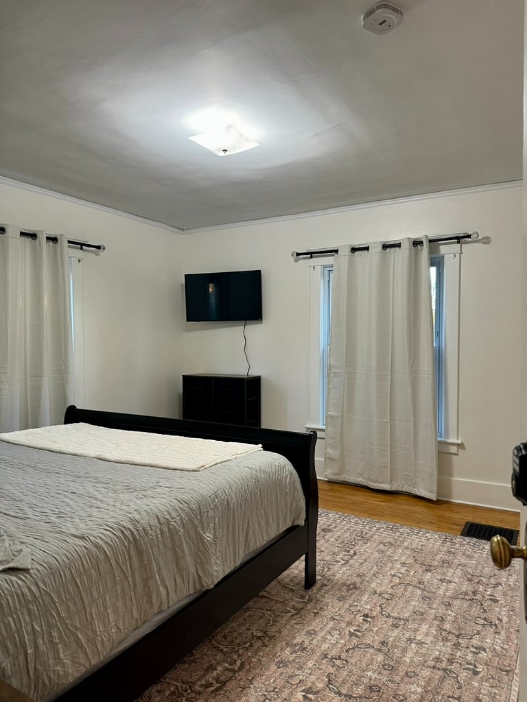 King Bedroom w TV and dual closets - 1A