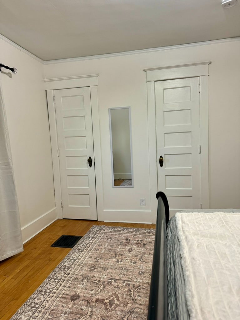 King Bedroom w TV and dual closets - 1A