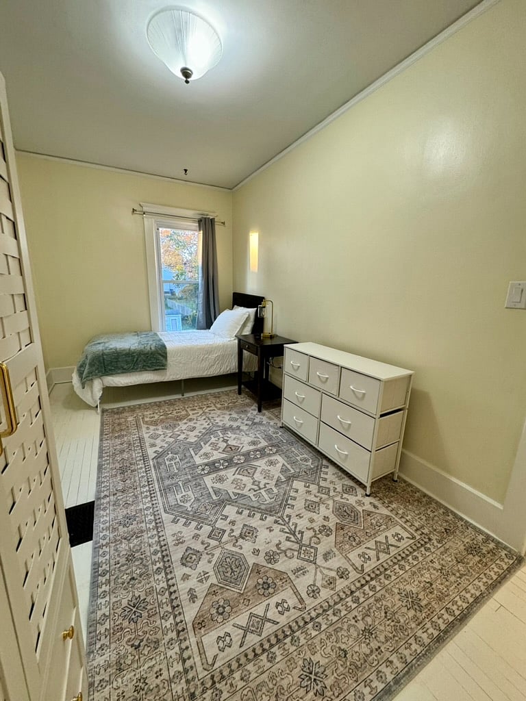 Twin Bedroom - 2B