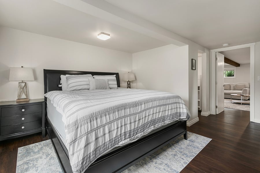 Master bedroom - King bed