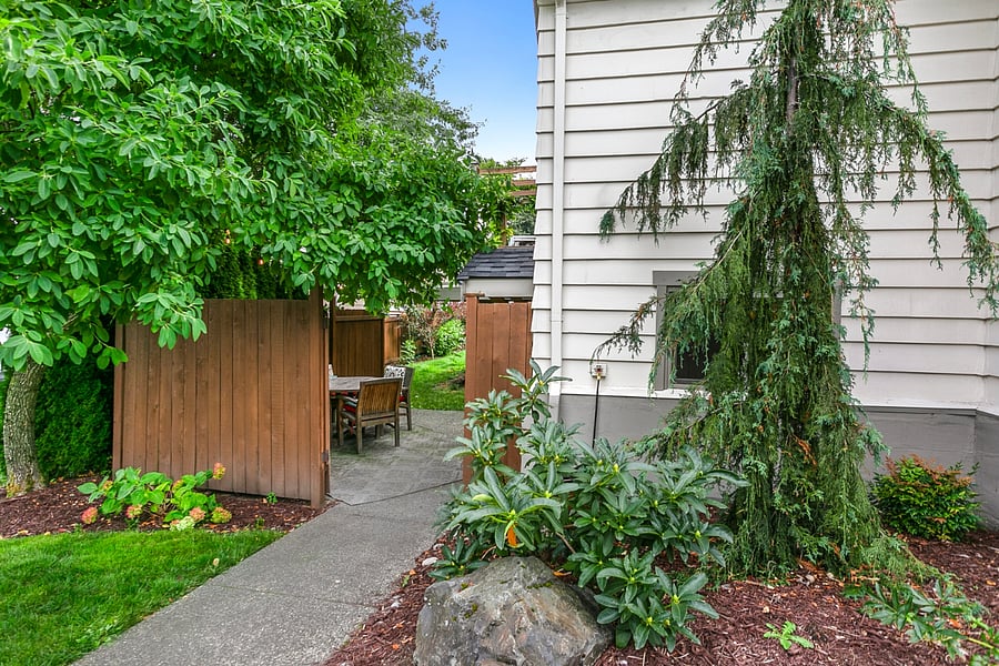 Private, optionally gated entrance close to off street parking.