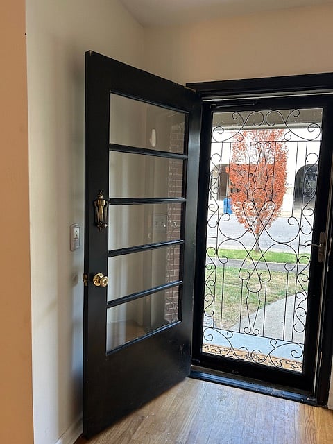 Front door, keyless lock 