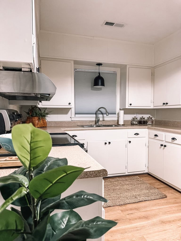 Full kitchen