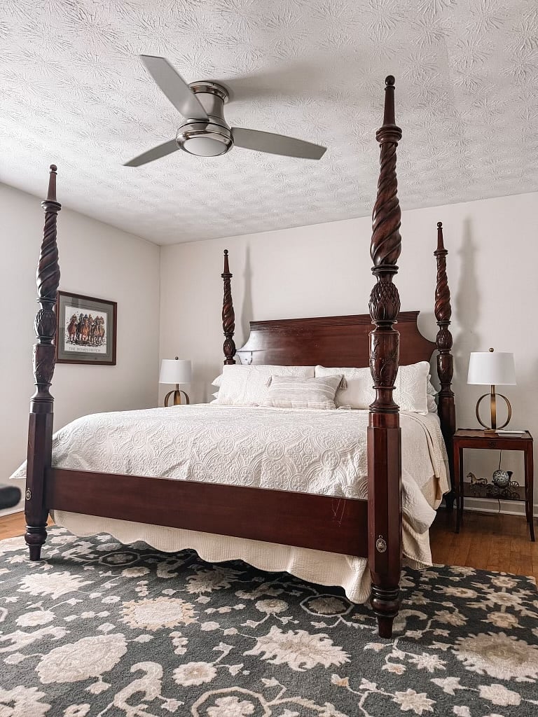 Bedroom 1 - King size bed Tempra Pedic adjustable bed.