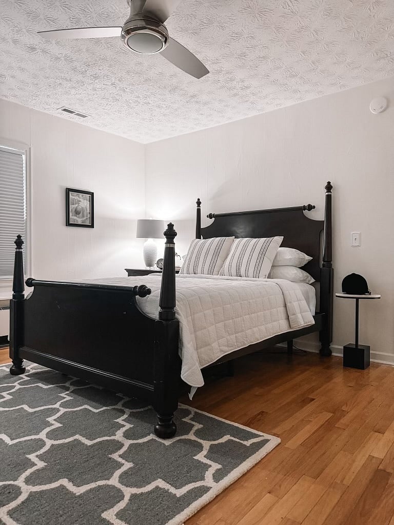 Bedroom 2 - Queen size bed Tempra Pedic adjustable bed.