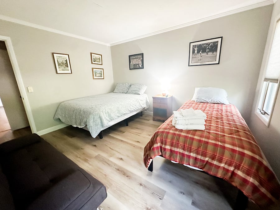 BACK GUEST BEDROOM
