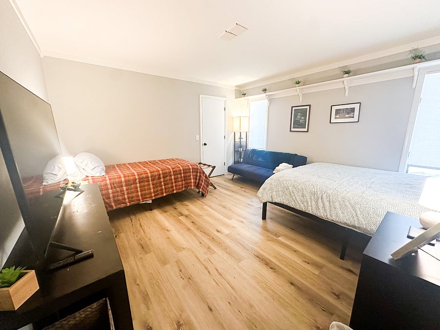 FRONT GUEST BEDROOM