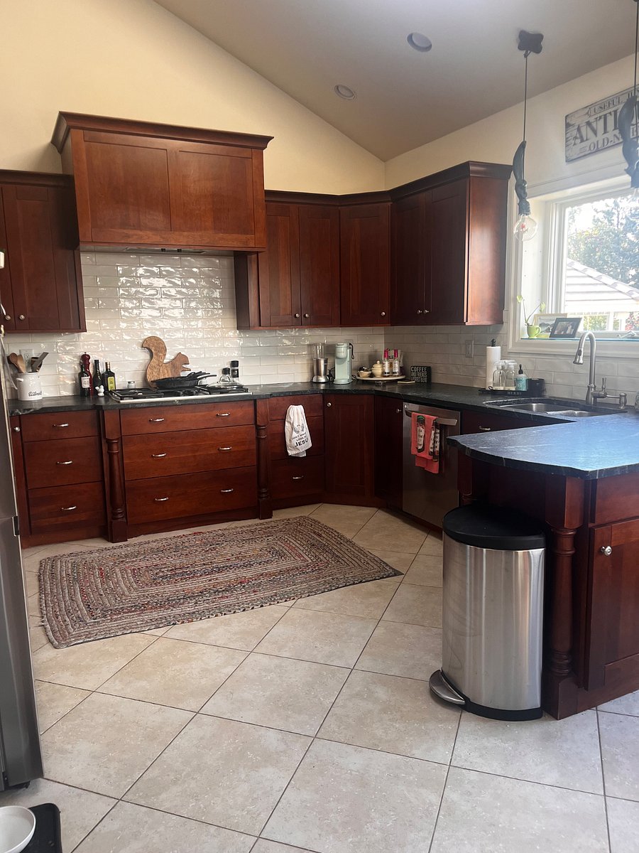 Common space extra kitchen for larger meals 