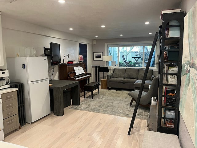 Furnished Finder property 747436_1 photo 3