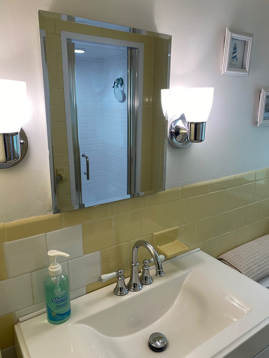 Second floor bathroom 