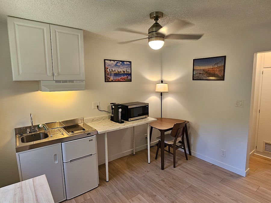 Kitchenette/Dining