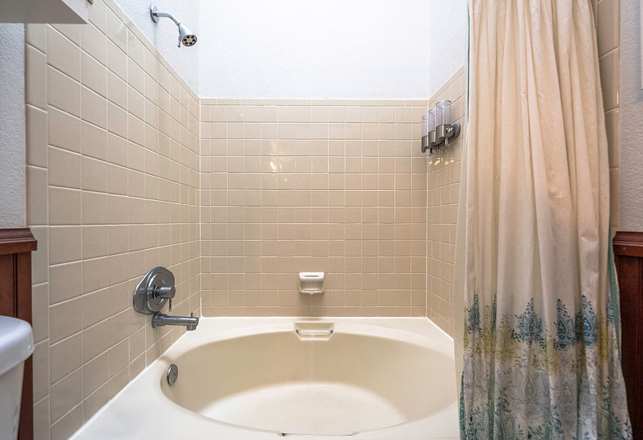 Bath tub