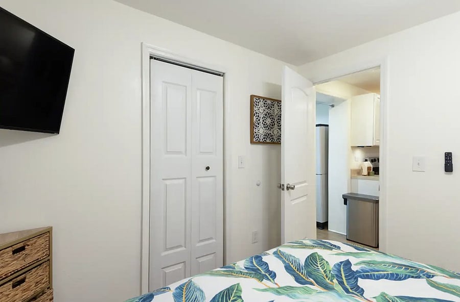 Main bedroom features: Comfortable queen bed 100% breathable cotton linens Sleep number sleep pillows Roku TV w/ streaming apps Alexa clock and radio Dresser Walk in Closet Luggage rack Wireless phone chargers on nightstands