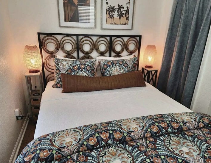 Second bedroom features: Comfortable queen bed 100% breathable cotton linens Sleep number sleep pillows Roku TV w/ streaming apps Alexa clock and radio Phone charger Dresser Closet Luggage rack Folding work desk in closet