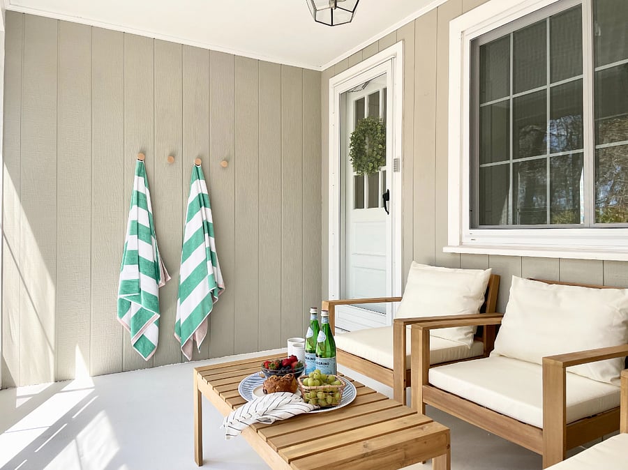 Screened in porch