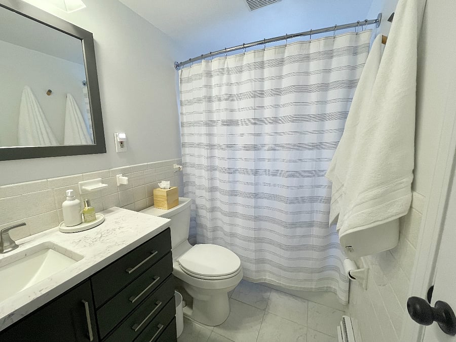 Full bathroom with tub/shower combo