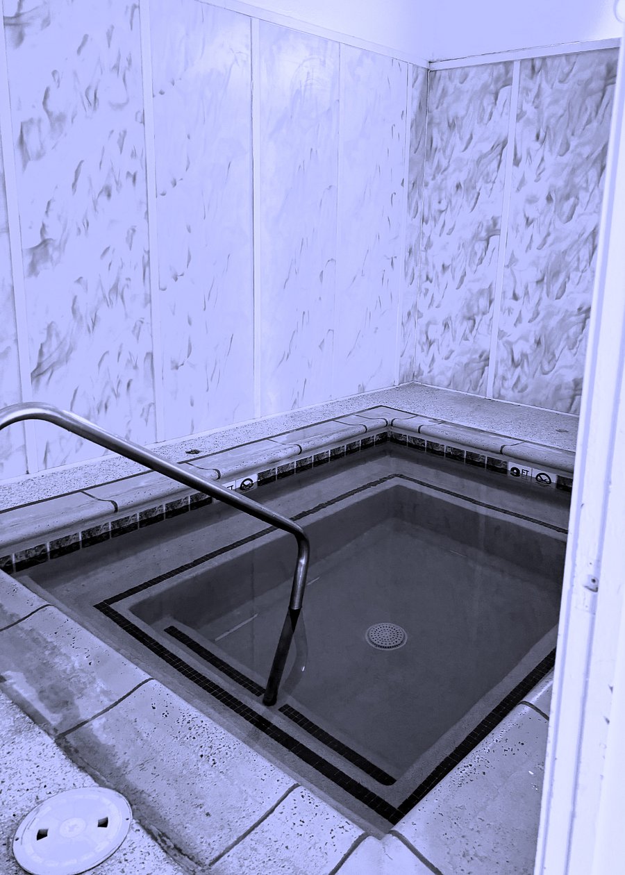 Saltwater jacuzzi